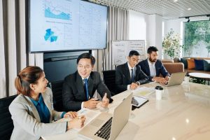 Sự minh bạch và chủ động trong giao tiếp giúp xây dựng niềm tin giữa CEO và HĐQT.