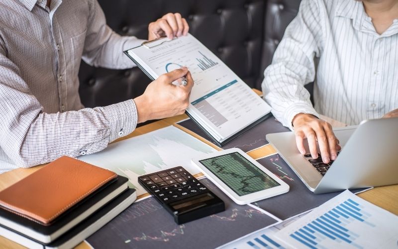 Loại bỏ yếu tố cảm tính và thiên vị là chìa khóa giúp bài đánh giá đầu tư đạt độ chính xác cao.