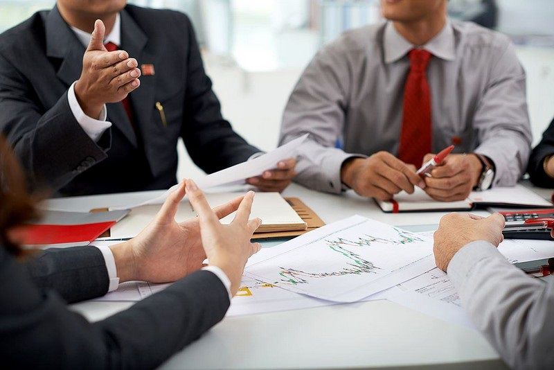 Rào cản truyền thông và sự đụng độ về KPI là ngòi nổ chính của các mâu thuẫn.